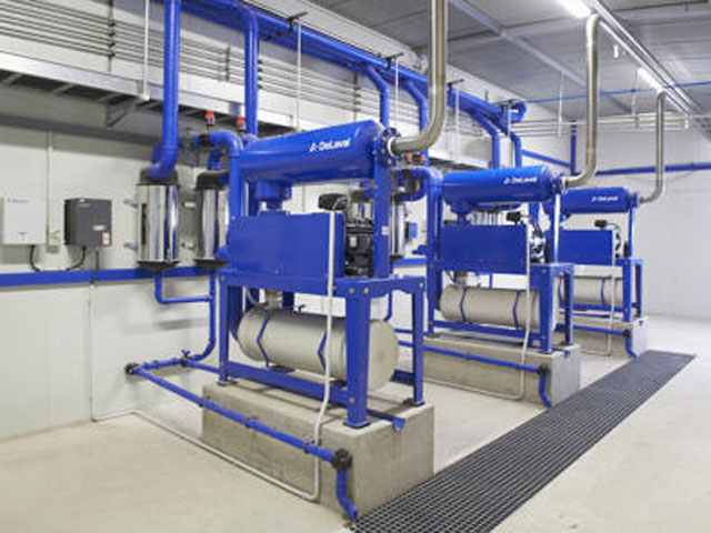 Milchkammer: Vakuumpumpen, Milchabscheider, Reinigungsautomat, DeLaval Flow-Responsive™ Milking